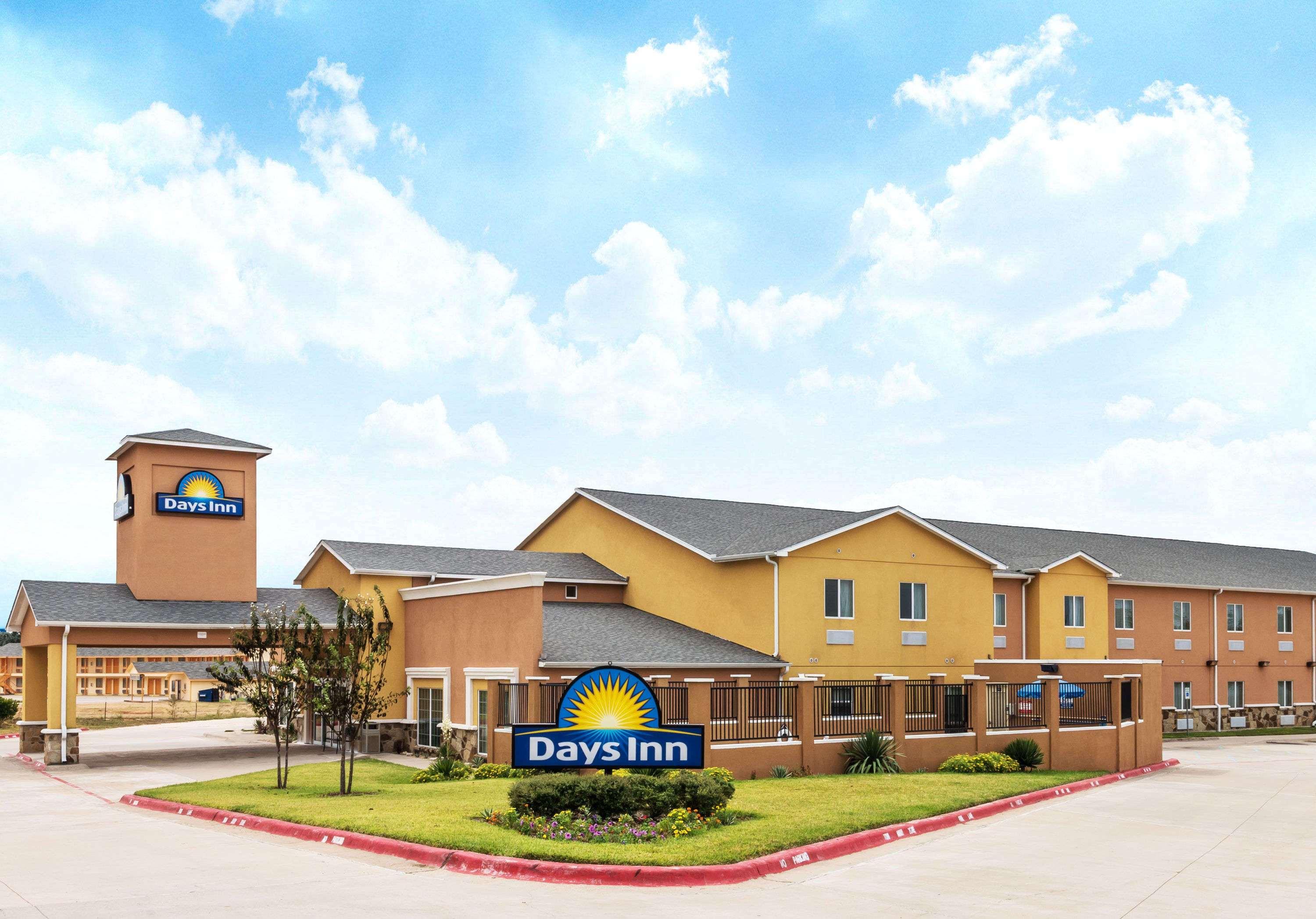 Days Inn By Wyndham Rockdale Texas Exterior foto